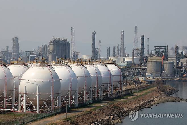 여수 국가산업단지 (여수=연합뉴스) 조남수 기자 = 지난달 26일 전남 여수 국가산업단지 모습. 2026.3.26 iso64@yna.co.kr