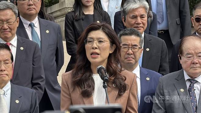 정리원, 난징 중산릉서 입장 발표 [대만 중앙통신 캡처. 재판매 및 DB 금지]