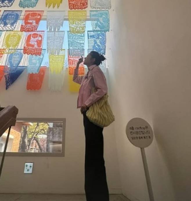 배우 고현정이 놀라운 다리 길이를 보여주고 있다. / 사진=고현정 SNS