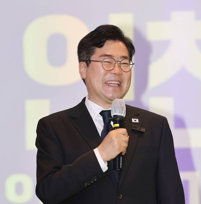 ▲ 지난달 더불어민주당 인천시장 후보인 박찬대(연수구갑) 국회의원이 인하대학교에서 '인하와 인천'이라는 주제로 특강을 진행하고 있다. /인천일보DB