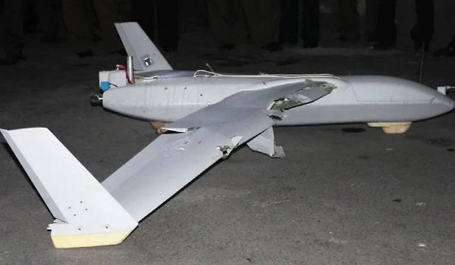 북한이 평양에서 한국군이 운용하는 드론과 동일 기종의 무인기 잔해를 발견했다고 주장하며 관련 사진을 공개했다. 조선중앙통신·연합뉴스