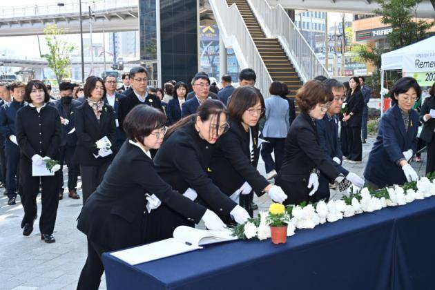 광주시 남구 세월호 참사 추모 행사 자료사진.<광주시 남구 제공>