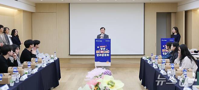 9일 서울 중구 초록우산어린이재단 본부에서 열린 ‘KOWEPO 청년자립플러스+ 사업 성과공유회’에서 인사말을 하고 있는 이정복 서부발전 사장(서부발전 제공. 재판매 및 DB금지)2026.4.9/뉴스1