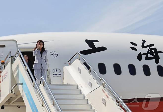 정리원 대만 국민당 주석이 7일 오후 상하이 훙차오 공항에 도착했다. 2026.4.7 ⓒ 신화=뉴스1