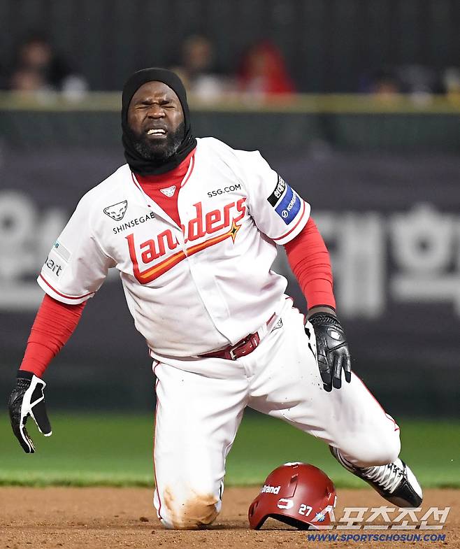 7일 인천 SSG랜더스필드에서 열린 SSG와 한화의 경기. 3회말 2루 도루 실패한 SSG 에레디아. 인천=송정헌 기자songs@sportschosun.com/2026.04.07/