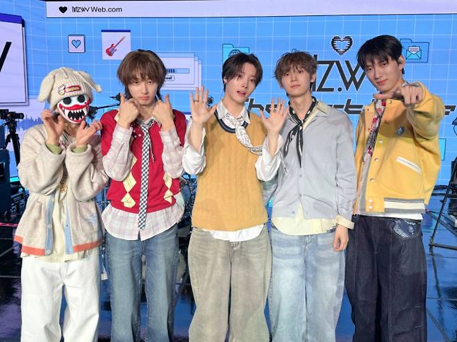 &nbsp;글로벌 밴드 ‘하츠웨이브’, 미니 1집 전곡 차트인 (제공: 카카오엔터테인먼트)