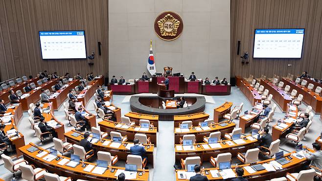 (서울=뉴스1) 이승배 기자 = 8일 서울 여의도 국회에서 열린 제434회국회(임시회) 예산결산특별위원회 제2차 전체회의에서 김성회 더불어민주당 의원이 질의하고 있다. 2026.4.8/뉴스1