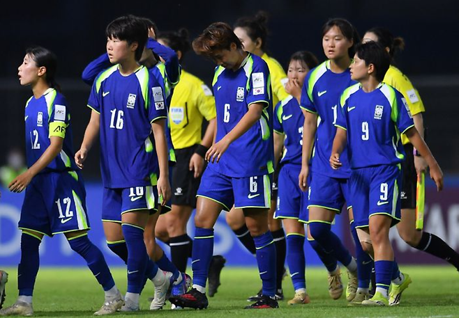 한국 여자 U-20 대표팀 선수들이 8일 열린 북한과의 2026 AFC U-20 여자 아시안컵 조별리그 B조 3차전에 출전한 모습. 사진 출처 AFC 홈페이지 캡처