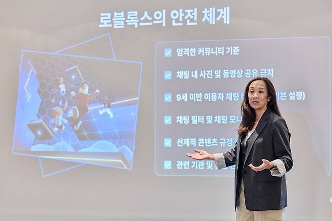 로블록스 타미 바우믹 시민의식 및 파트너십 부사장이 9일 웨스틴조선 호텔에서 열린 미디어 간담회에서 발표를 하고 있다. 로블록스 제공