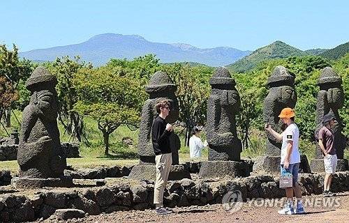 2026 특별기획전 '합생, 돌과 미'는 삶의 풍경, 신앙과 기원, 생업의 기억 등 3개 섹션으로 제주의 돌문화를 현대적으로 재해석한다. /사진=연합뉴스
