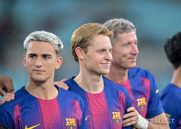 가비, 프랭키 더용, 레반도프스키(왼쪽부터, FC바르셀로나). 서형권 기자