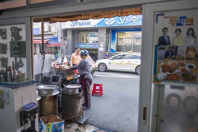 ‘고갈비’란 이름으로 불리는 고등어구이를 내는 부산의 식당. 최갑수 제공
