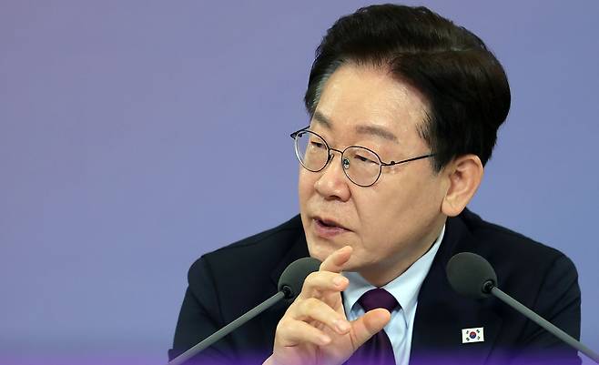 이재명 대통령이 9일 청와대에서 열린 국민경제자문회의 제1차 전체 회의에서 발언하고 있다. 연합뉴스