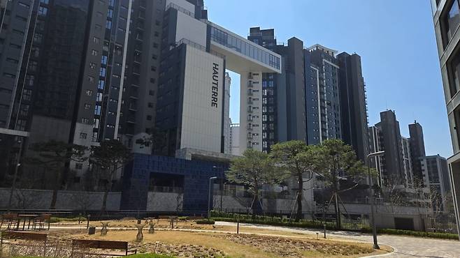 서울 서초구 잠원동 '오티에르 반포' 전경. '메이플자이'에서 바라본 모습이다. 구은서 기자