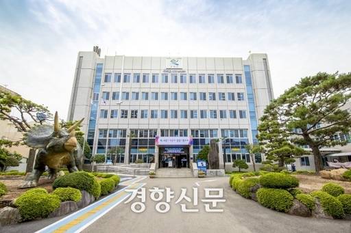 경남 고성군청. 경향신문 자료사진