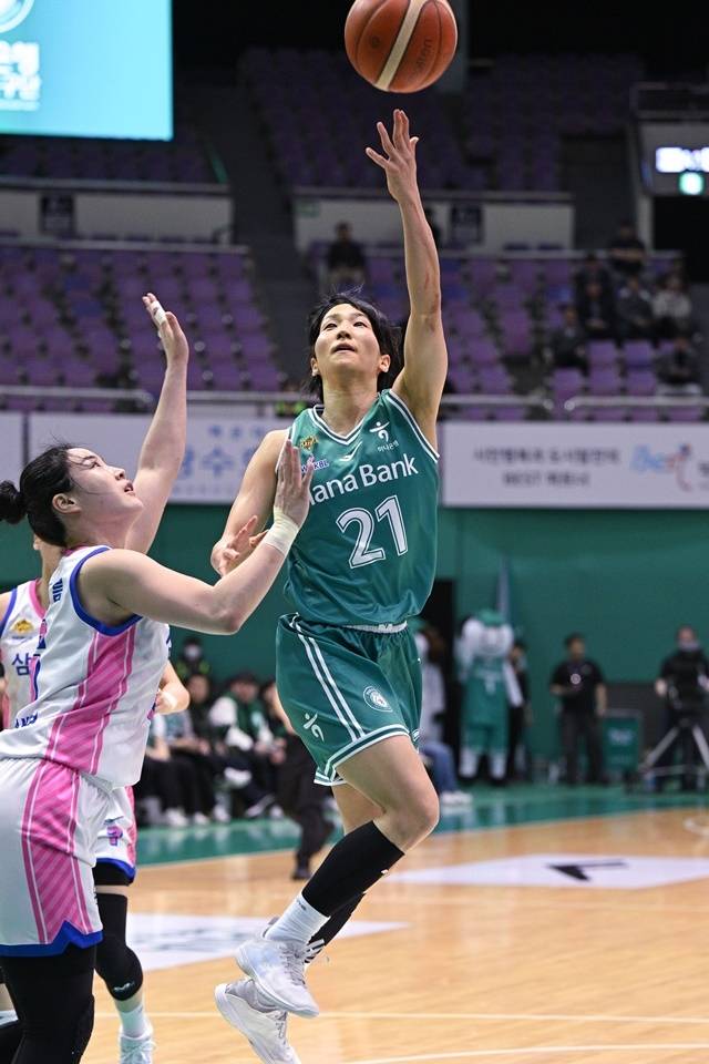 사키는 플레이오프 1차전에서 알토란 같은 역할을 잘 해냈다. 사진=WKBL 제공