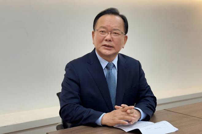 더불어민주당 대구시장 후보인 김부겸 전 국무총리가 9일 머니투데이 the300(더300)과의 인터뷰를 진행하고 있다. 제공=김부겸 대구시장 선거캠프