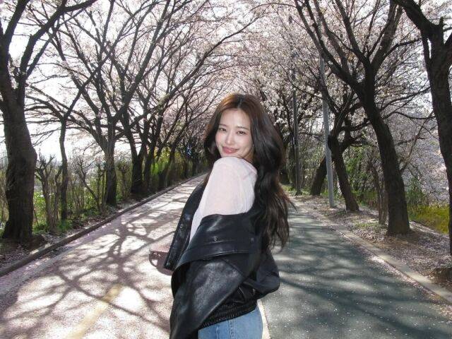 안유진이 봄 감성을 가득 담은 일상을 공개했다. / 안유진 SNS