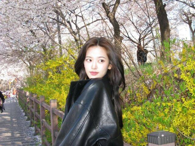 안유진이 봄 감성을 가득 담은 일상을 공개했다. / 안유진 SNS