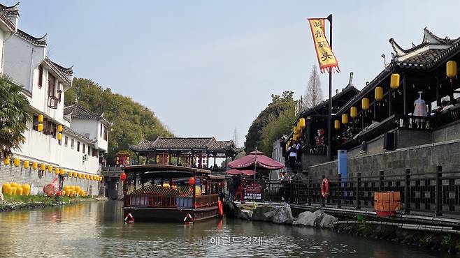 삼하고진 수로 옆 고택