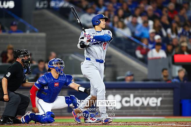 ▲ LA 다저스 오타니 쇼헤이가 9일 2026 메이저리그 토론토 블루제이스와의 원정경기에서 43경기 연속 출루 기록을 완성했다. 일본 선수로는 2009년 스즈키 이치로가 작성한 기록과 동률을 이뤘다.