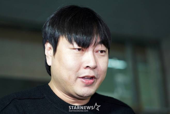 인터넷 불법도박 사실을 인정한 개그맨 이진호가 서울 강남구 대치동 강남경찰서에 피의자 신분으로 출석하던 모습. /사진=임한별(머니S)