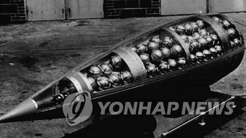 집속탄 내부에 든 수백개의 자탄(子彈) [위키미디어 캡처]