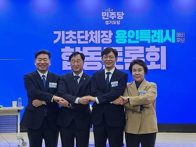 ▲ 9일 경기도의회 대회의실에서 열린 더불어민주당 용인시장 예비후보 합동토론회에 참석한 3인 후보들.이들은 이날 합동토론회 직후 경선 결과에 관계없이 최종 후보 당선을 지원하겠다고 공식 선언했다. /사진제공=현근택 예비후보 선거사무실