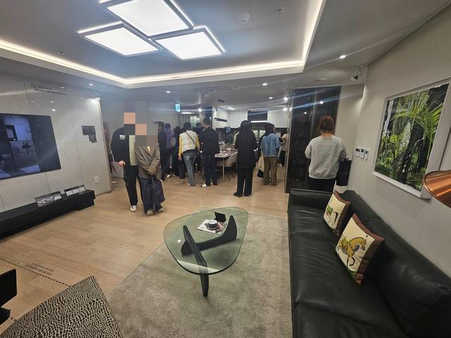 ‘옥정중앙역 디에트르’ 84㎡ 전용 A타입 거실 전경. (사진=홍승표 기자)