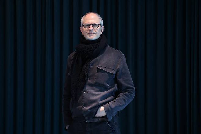 뮤지컬 ‘베토벤’ 연출가 길 메이트가 9일 강남구 EMK뮤지컬컴퍼니에서 진행된 인터뷰에 앞서 포즈를 취하고 있다. (사진=연합뉴스)