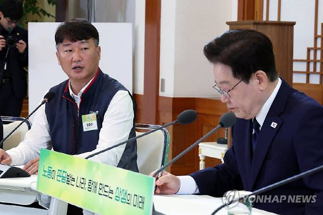 양경수 민주노총 위원장이 10일 청와대에서 열린 이재명 대통령 주재 민주노총 초청간담회에서 발언하고 있다.(사진=청와대통신사진기자단)