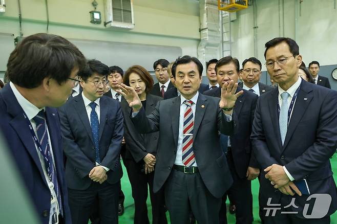 안규백 국방부 장관은 10일 오후 LIG D&A 대전하우스를 방문해 방산공급망 운영 현황을 점검했다. 2026.4.10./ⓒ 뉴스1(국방부 제공)