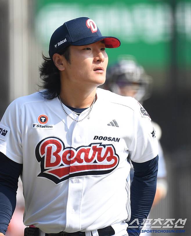 4일 잠실야구장에서 열린 KBO리그 두산과 한화의 경기. 5회초 2사 만루. 강판 당하는 두산 선발 곽빈. 잠실=송정헌 기자songs@sportschosun.com/2026.04.04/