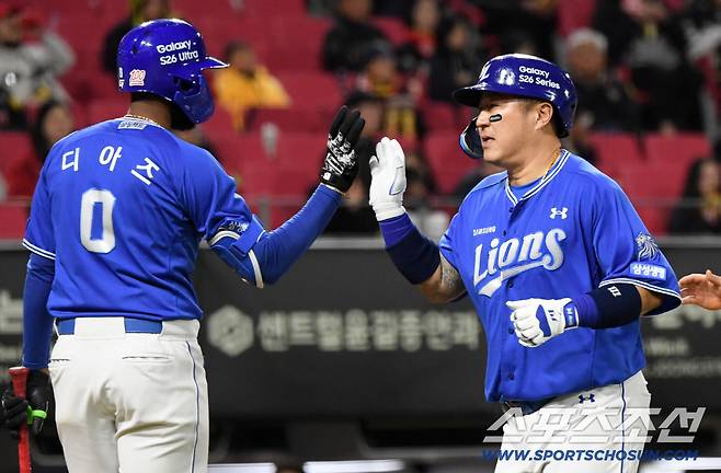8일 광주 기아챔피언스필드에서 열린 KIA와 삼성의 경기. 4회초 1사 1루 삼성 최형우가 투런포를 날린 뒤 환호하고 있다. 광주=박재만 기자 pjm@sportschosun.com/2026.04.08/