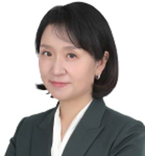 조수정 고려대 법학전문대학원 교수 - 서울대 외교학, 미국 컬럼비아대 국제관계학 석사, 고려대 법학 박사, 전 산업통상부 통상정책총괄과장