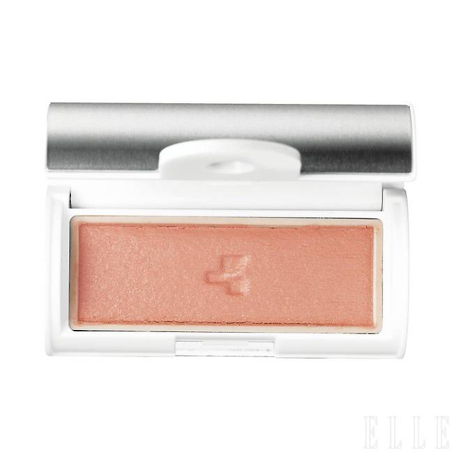 ‘초초초’ 부드럽고 섬세한 발림성을 지닌 차분한 베이지빛 블러셔. 베이씬 치크, 04 온 리핏, 2만4천원, Nauet.