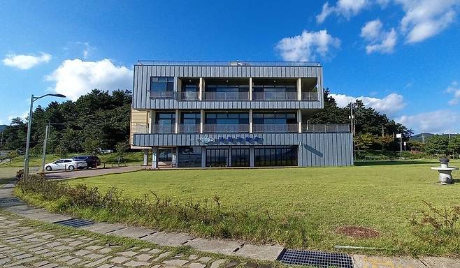 전남 보성군이 도시민의 안정적인 농촌 정착을 지원하기 위해 회천면 다향울림촌<사진>에서 진행할 '2026년 전남(농촌)에서 살아보기' 참가자를 오는 20일까지 모집한다. 보성군 제공