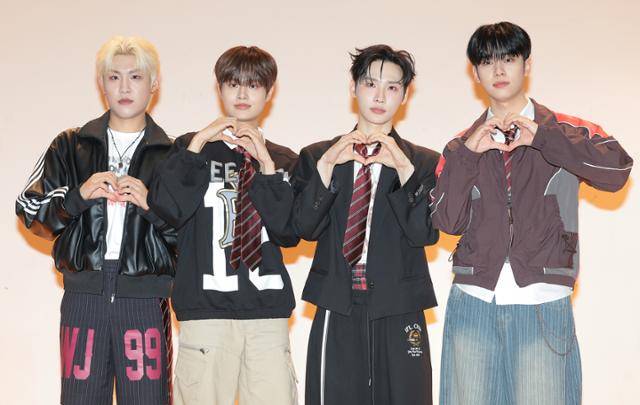 그룹 에이비식스(AB6IX)가 소속사 브랜뉴뮤직과의 전속계약을 앞두고 잠시 쉬어간다. 뉴스1