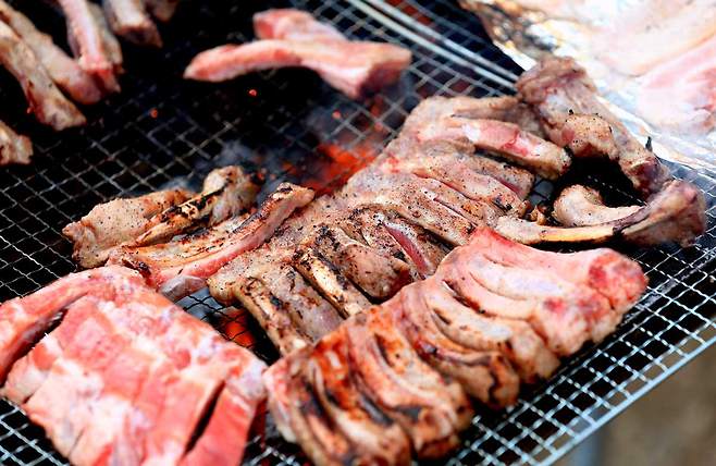 술을 거의 마시지 않는데도 지방간 진단을 받는 경우가 있다. 이럴 때는 평소 식습관을 살피는 게 좋다. /클립아트코리아