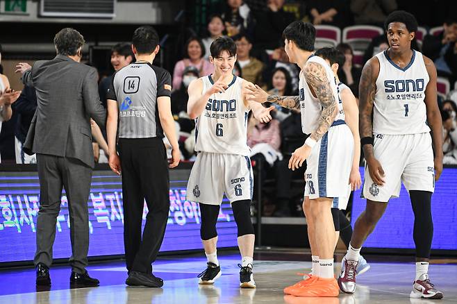 소노의 삼각편대 이정현, 켐바오, 나이트. 사진=KBL