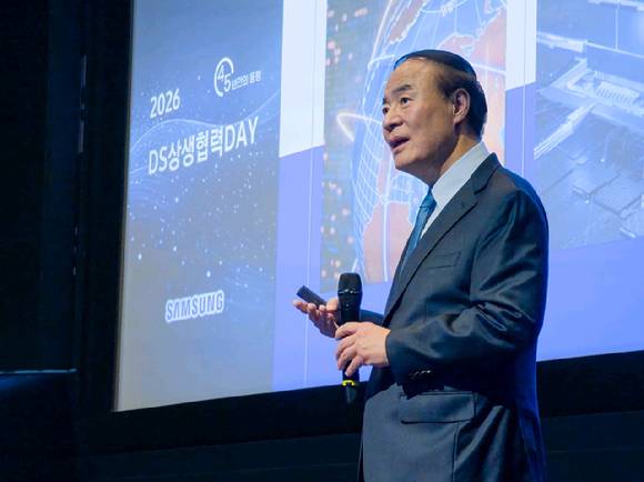 전영현 삼성전자 대표이사 부회장이 지난 3일 경기도 용인시 더 유니버스SE(The UniverSE)에서 열린 DS부문 '2026년 상생협력데이'에서 인사말을 하고 있다. [사진=삼성전자]