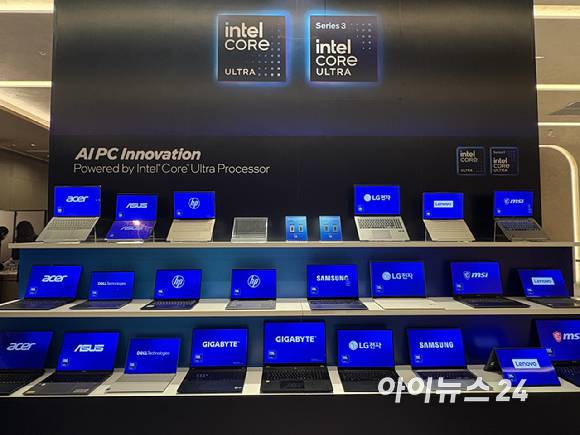 인텔 코어 울트라 시리즈 2·3 기반 삼성전자, LG전자, 델, 레노버, HP 등 9개 제조사의 AI 노트북 30여 종이 전시돼 있다. [사진=권서아 기자]
