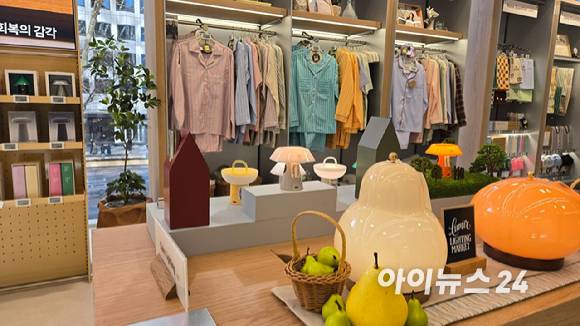 서울 광화문 디타워 CJ올리브영 웰니스 플랫폼 '올리브베러' 1호점에 마련된 '잘 자기' 카테고리 상품. [사진=진광찬 기자]