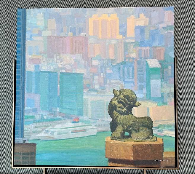 창 밖 풍경을 그린 그림이 각 객실에 걸려 있다. 정말 다른지 확인하기 위해 호텔 관계자와 함께 몇 군데 객실을 방문했는데, 다 다른 그림이 있었다. 사진은 한 스위트룸에 걸린 그림. 사진 선희연 기자