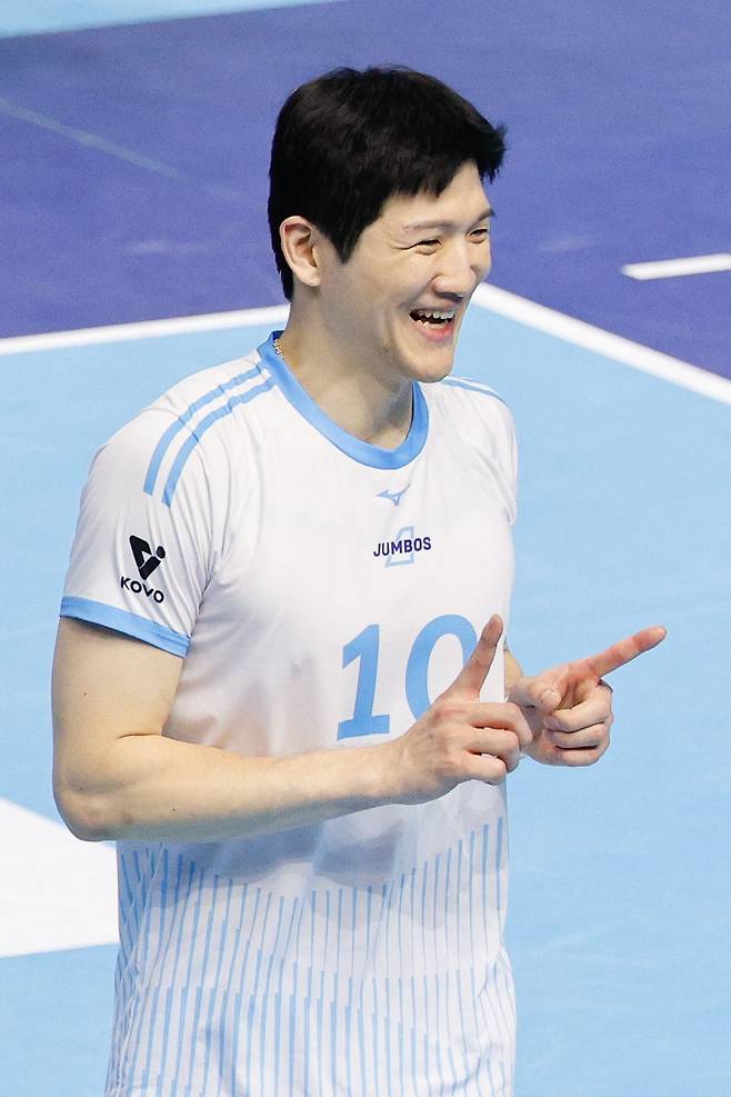 (인천=뉴스1) 안은나 기자 = 10일 오후 인천 계양체육관에서 열린 프로배구 2025-2026 V-리그 남자부 챔피언 결정전 5차전 대한항공 점보스와 현대캐피탈 스카이워커스의 경기, 대한항공 주장 정지석이 득점 후 기뻐하고 있다. 2026.4.10/뉴스1