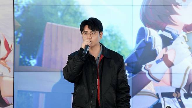 [서울=뉴시스] 넷마블은 9일 서울 구로구 지타워에서 신작 '몬길: 스타 다이브' 개발진 인터뷰를 열고 게임의 주요 특징과 향후 계획을 공개했다. 사진은 이다행 넷마블 사업본부장. (사진=넷마블 제공) *재판매 및 DB 금지