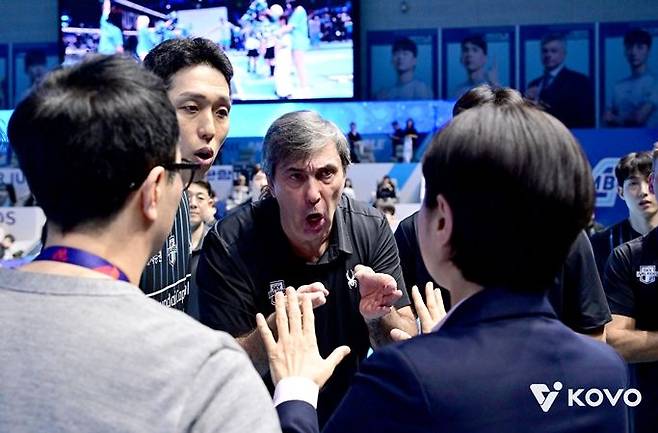 [서울=뉴시스]남자배구 현대캐피탈 필립 블랑 감독. (사진=KOVO 제공)