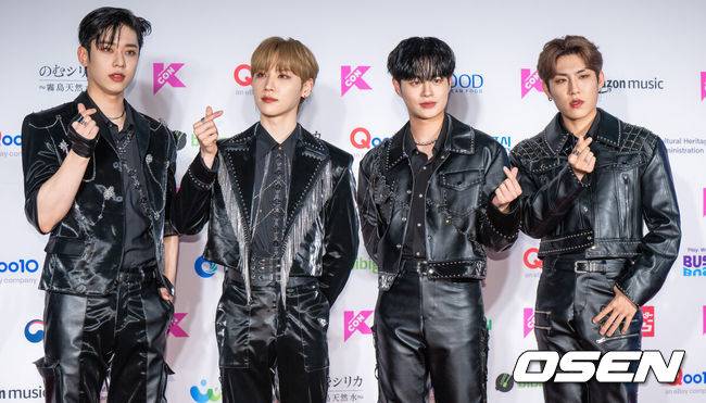 [OSEN=도쿄, 최재현 기자] 13일 오후 일본 마쿠하리 멧세(Makuhari Messe)에서 '케이콘 재팬 2023 (KCON JAPAN 2023)' 2일차 포토월 행사가 진행됐다.12~14일 동안 마쿠하리 멧세에서 열리는 '케이콘(KCON) 2023 재팬'은 K-팝 및 글로벌 음악 아티스트 23팀이 참여해 특별 퍼포먼스와 협업 무대로 채워졌다.콘서트 첫 날은 아이엔아이,&nbsp;저스트비, 니쥬,&nbsp;스테이씨,&nbsp;더보이즈,&nbsp;최예나, 에잇턴이 공연을 펼친다. 이튿날은 에이비식스, 에이티비오,&nbsp;에이티즈,&nbsp;디엑스틴, 제이오원, 르세라핌,&nbsp;비비지, 엑스지가, 마지막날은 제로베이스원, 엔하이픈, 아이콘, 있지,&nbsp;케플러 ,템페스트, 싸이커스, 앤팀이 무대를 선보인다.그룹 에이비식스가 포즈를 취하고 있다. 2023.05.13 / hyun309@osen.co.kr