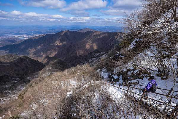 비로봉에서 사다리병창길 따라 내려가는 길.