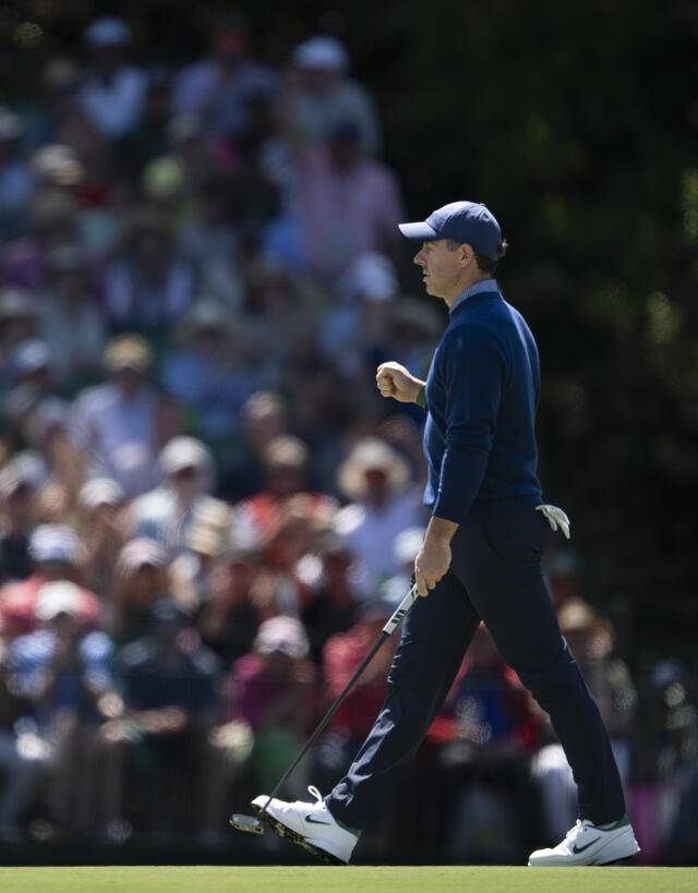 디펜딩 챔피언 로리 매킬로이가 9일(현지 시간) 미국 조지아주 오거스타 내셔널GC에서 열린 마스터스 1라운드 15번 홀에서 버디를 잡은 뒤 주먹을 불끈 쥐고 있다. 사진 제공=마스터스